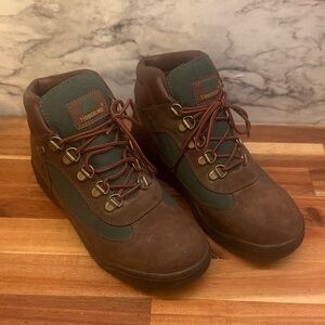Timberland big kids size 5 Brown and Green Boots
